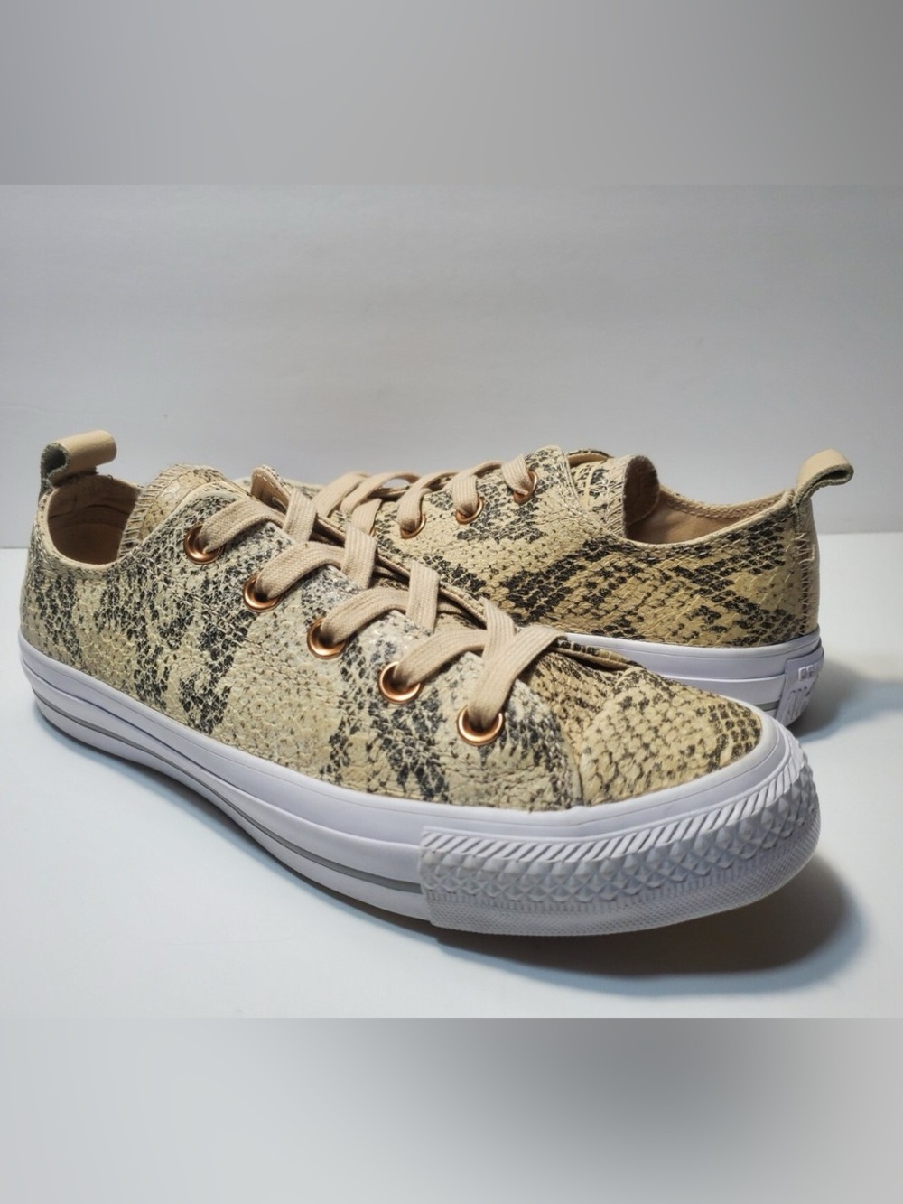 Converse Low Top Sneakers in Beige Snake Print Sz 7 NWOT